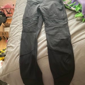 I’m selling Lululemon workout leggings